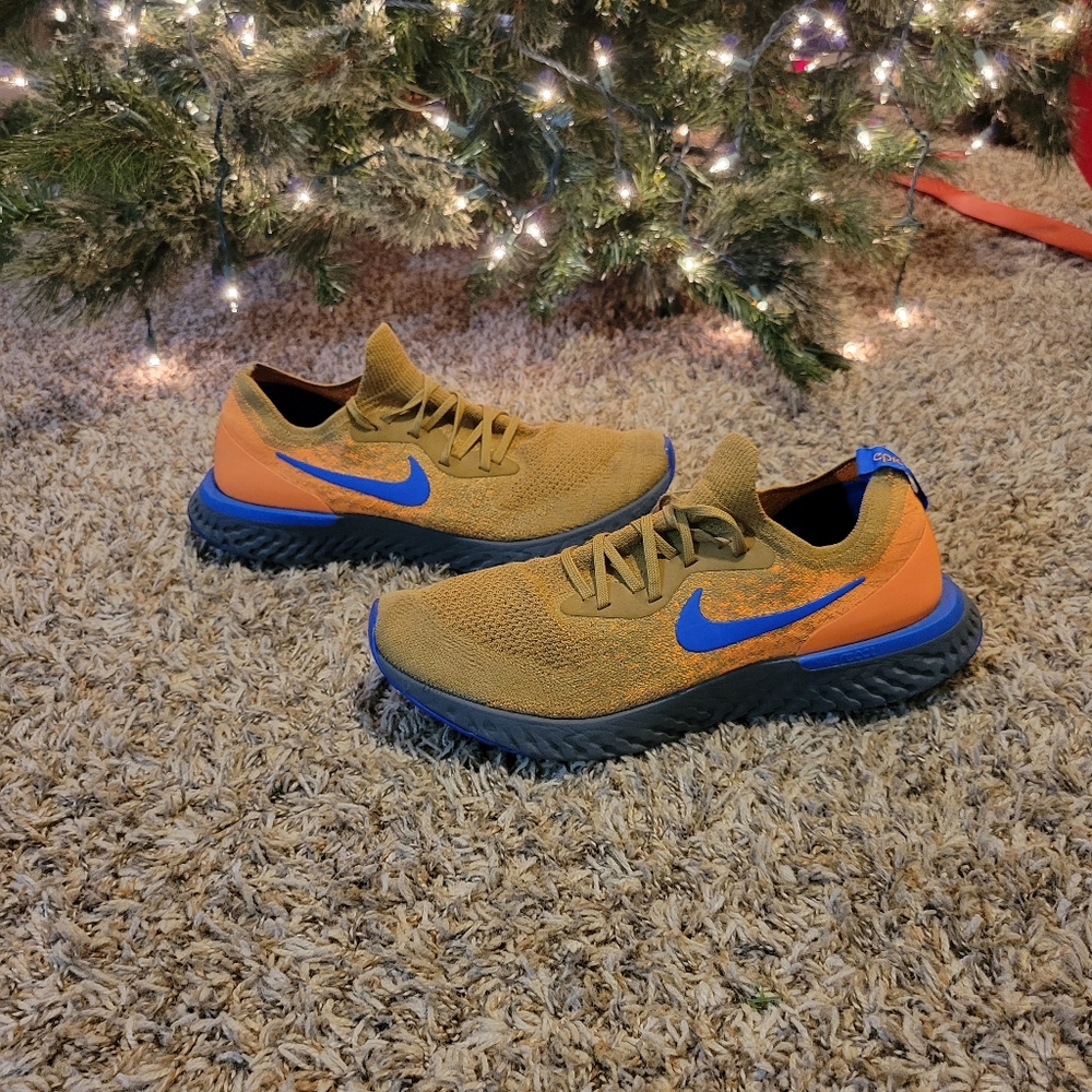 Nike Men’s epic react flyknit golden beige racer “mowabb” sneaker size 12